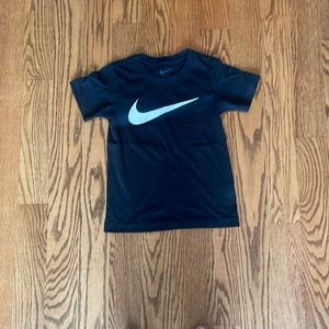 T shirt Nike size 7 new kids
